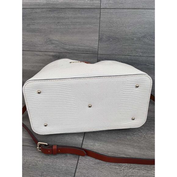 Dooney & Bourke DV1039BO Embossed Lizard Large Barlow Bone Bag B000540 - Picture 6 of 12